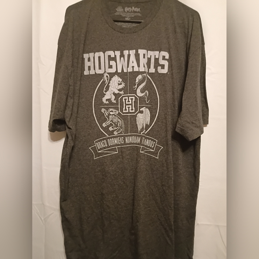 Wizarding World. Harry Potter Charcoal Grey Tee Shirt Size XxlT.